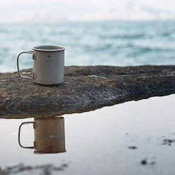 Titan Becher mit Klappgriff